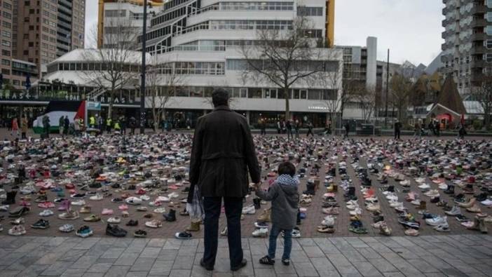 Filistinli çocuklar için meydana 8 bin ayakkabı bırakıldı