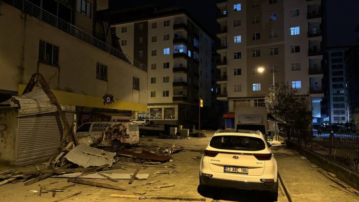 Rize'de şiddetli rüzgar: Çatılar uçtu, evlerde ve araçlarda hasar oluştu