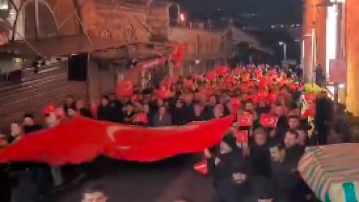 Bursa'da şehitlerimiz için yürüdüler: "Şehitler ölmez, vatan bölünmez. Ne mutlu Türk'üm diyene!"