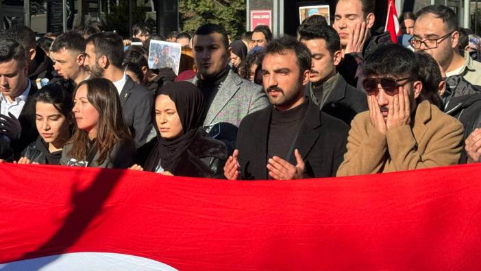 Marmara Üniversitesi öğrencileri şehitler için yürüyüş düzenledi