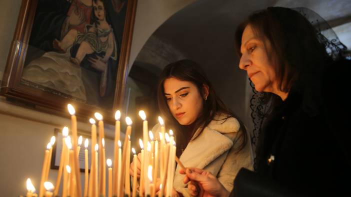 Mardin'de tarihi kilisedeki Noel ayininde şehitlerimiz için dua edildi