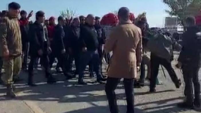Şehit cenazelerinde CHP ve İYİ Parti'nin gönderdiği çelenkler parçalandı