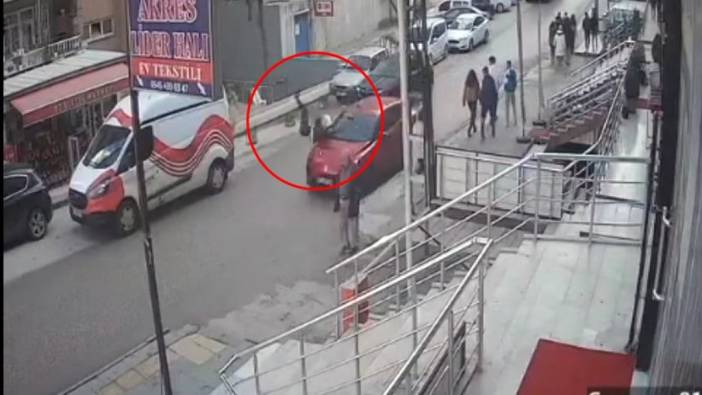 Mardin'de bir otomobil hızla yayaya çarptı. O anlar kamerada