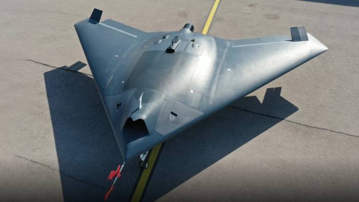 ANKA-3 insansız savaş uçağı geldi. Damattan değil devlet şirketi TUSAŞ'tan