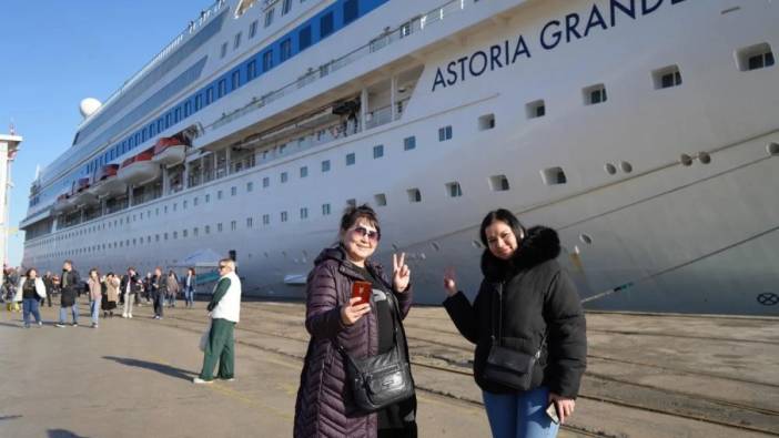 Rus turistleri taşıyan kruvaziyer gemisi Trabzon'a yanaştı
