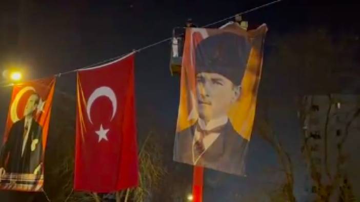 Mansur Yavaş, Suudi Arabistan Büyükelçiliğinin önüne Türk bayrağı ve Atatürk posterleri astırdı