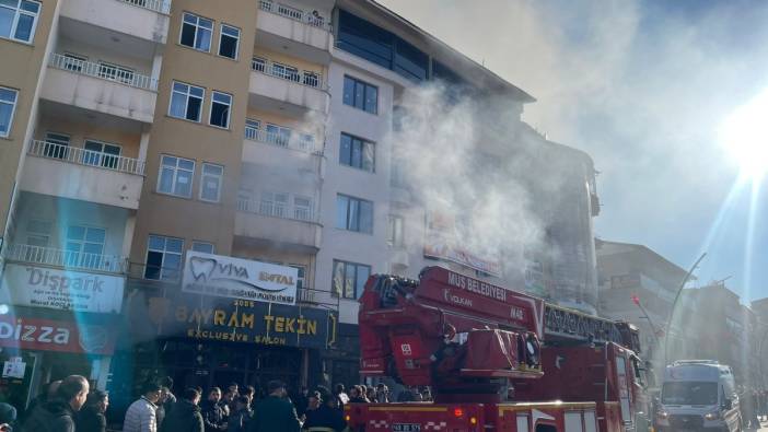 Yangın çıkan binada mahsur kalan vatandaşları itfaiye kurtardı
