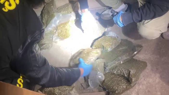 Uyuşturucu taciri 12 kilo uyuşturucu ve 32 ruhsatsız tabancayla yakalandı