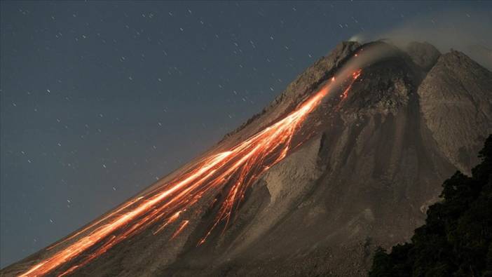 Endonezya'da yanardağ patlaması nedeniyle 1172 kişi tahliye edildi
