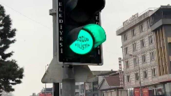 Düzce'de trafik ışıklarına "Özgür Filistin" yazıldı
