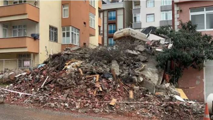 Maltepe’de bir bina yıkım esansında çöktü. Korku dolu anlar yaşandı