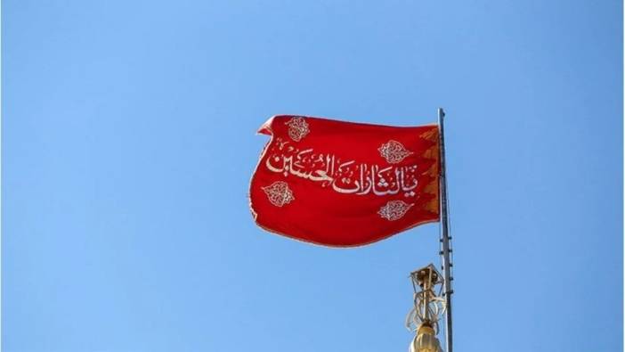 İran'da cami kubbesine 'intikam bayrağı' çekildi. 4 yıl sonra yeniden