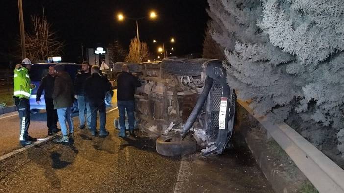 Bursa’da tıra çarpan kamyonet karşı şeride geçti