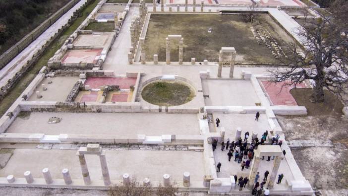 Büyük İskender'in taç giydiği 2 bin 400 yıllık saray yeniden açıldı