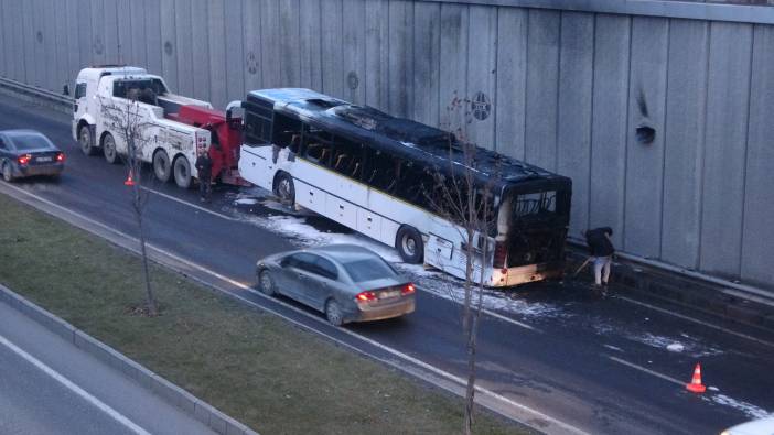 Servis otobüsü yanarak kül oldu