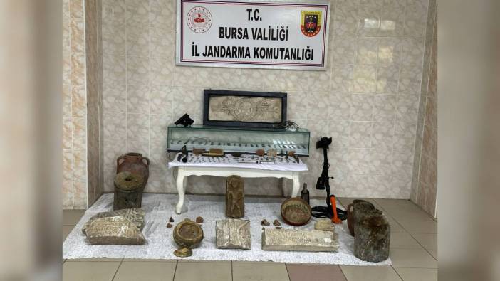 Bursa'da tarihi eser kaçakçılarına darbe. 269 obje ele geçirildi