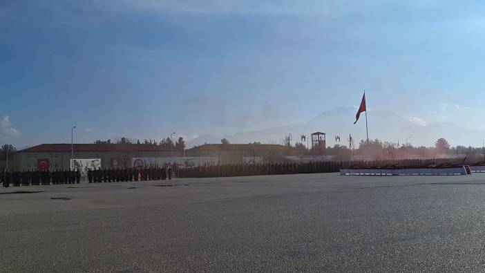 Askerlerin yemin töreninde içinde Atatürk geçmeyen marş çalındı