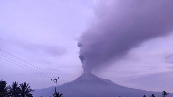 Endonezya’daki Lewotobi Laki-Laki Yanardağı’nda patlama