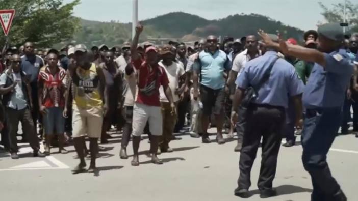 Papua Yeni Gine'de isyan çıktı. Hükümet kanla bastırdı