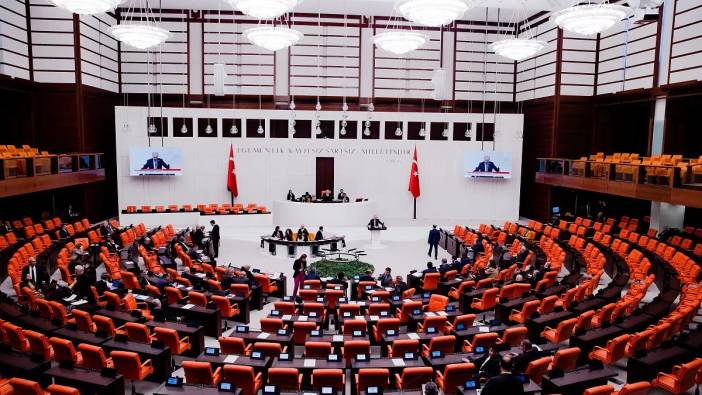 CHP ve İYİ parti seçim programlarını iptal etti, AKP erteledi