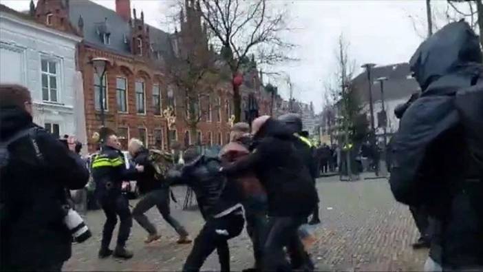 Hollanda'da Kur’an-ı Kerim’e saldırı: Müdahale etmek isteyen grupla polis arasında arbede çıktı