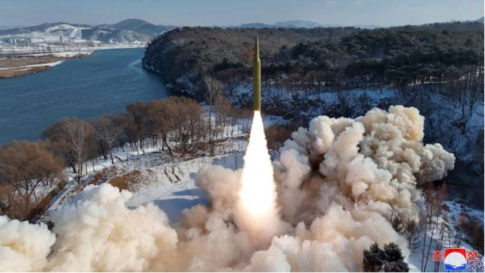 Kuzey Kore şimdi de katı yakıtlı hipersonik füze denedi