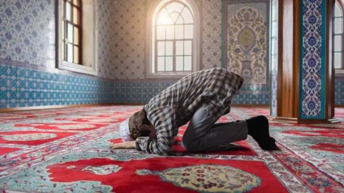 Ezan okunurken namaz kılınır mı?