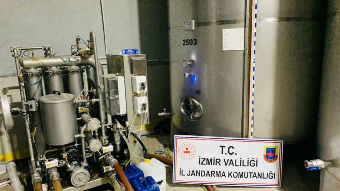 İzmir'de kaçak etil alkol imalatı yapılan işletmeye operasyon. 5 bin 300 litre etil alkol ele geçirildi