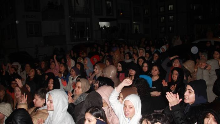 Yine KYK yurdu, yine asansör arızası: 10 öğrenci mahsur kaldı arkadaşları protesto etti