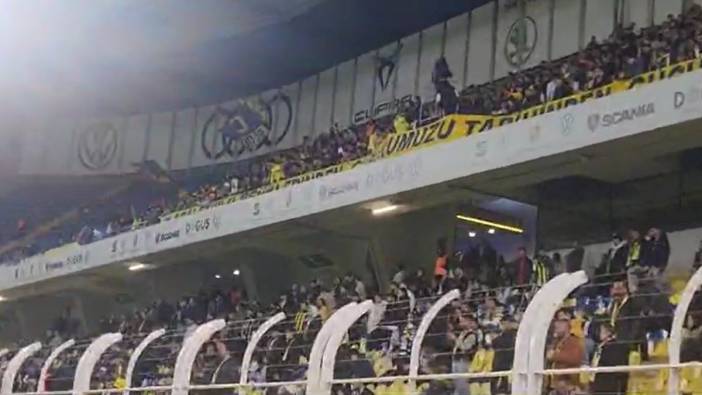 Fenerbahçe taraftarı marşlar eşliğinde takımlarını bekliyor