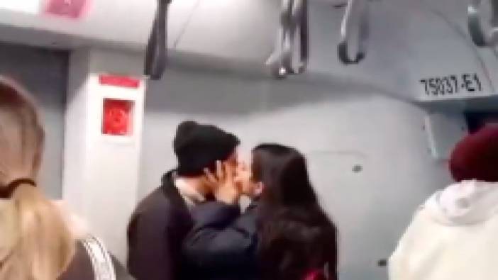 İstanbul metrosunda iki kişinin öpüşmesi tepki çekti