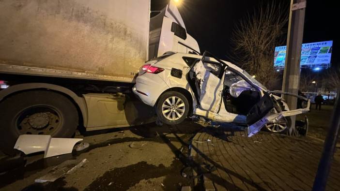 Siverek’te TIR ile otomobil çarpıştı: 1 ölü, 4 yaralı