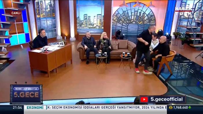Canlı yayında yapılan şaka Mehmet Akif Ersoy’a soğuk terler döktürdü