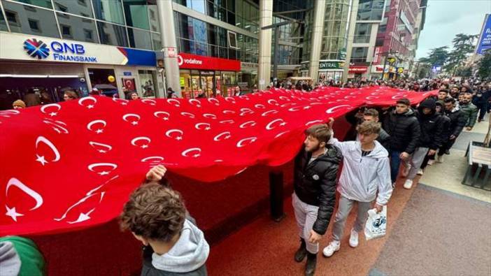 Trabzonsporlu taraftarlardan teröre tepki yürüyüşü