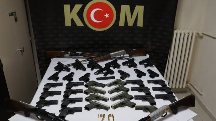 Karaman’da düzenlenen operasyonda çok sayıda silah ele geçirildi