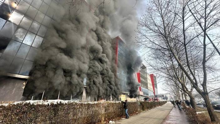 Sırbistan ve Bosna Hersek'te alışveriş merkezlerinde çıkan yangınlar hasara sebep oldu