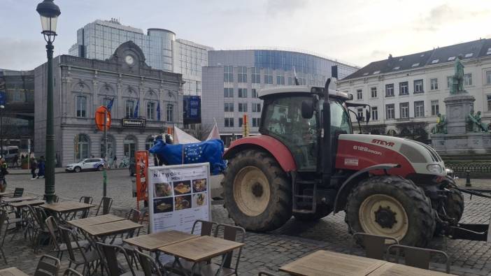 Avrupa Parlamentosu önünde çiftçilerden protesto