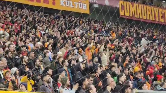 Galatasaray maça hızlı başladı. Taraftarlar kaçan gol sonrası şaştı kaldı