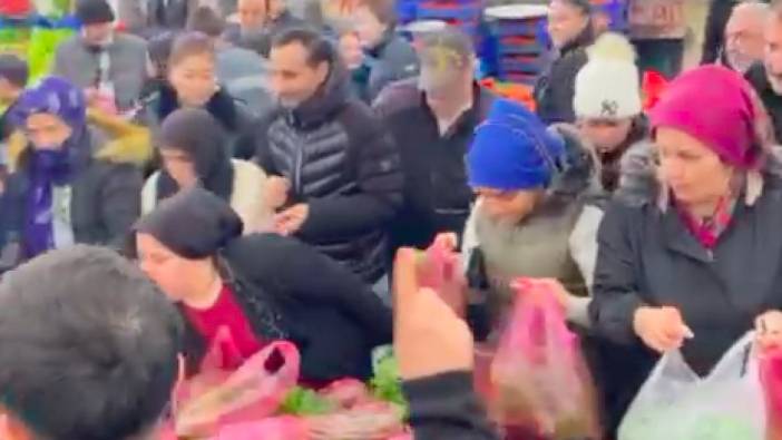 Hayırsever vatandaştan Yenikapı semt pazarında yürek ısıtan hareket: Pazar tezgahını satın alıp ücretsiz dağıttı
