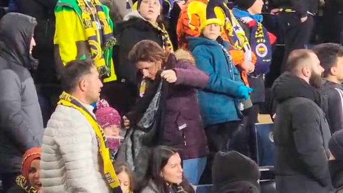 Fenerbahçeli minik taraftar soğuğa rağmen tam destek dedi. Annesi üşümesin diye kendi şalını örttü