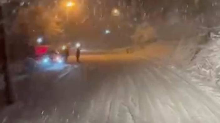 Sakarya'da yoğun kar yağışı: Kocaali ve Hendek ilçelerini birbirine bağlayan yol trafiğe kapatıldı
