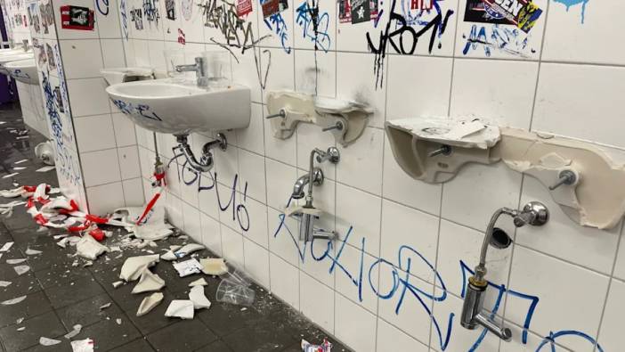 Stat teröristleri maç başlamadan tuvaletlere saldırdı