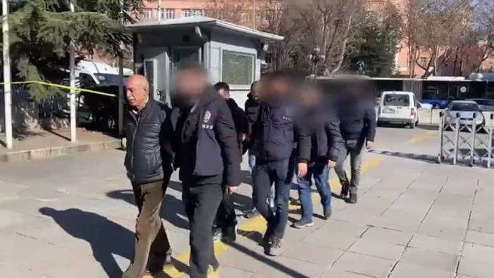 Ankara'dan çaldıkları otomobili sökmeye götürdükleri İzmir'de yakalandılar