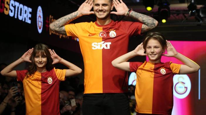 Galatasaray'ın yıldızları Relansman Gecesi'nde podyuma çıktı
