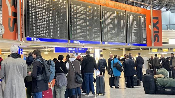 Frankfurt Havalimanı’nda grev: 800 uçuş iptal edildi