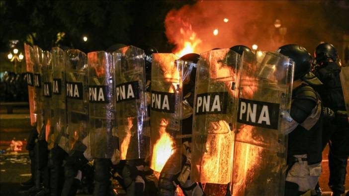 Arjantin karıştı. Hükümet karşıtı eylemlerde 60 kişi yaralandı