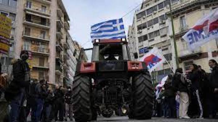 Yunanistan'da çiftçilerden traktörlü protesto