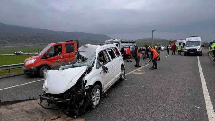 Gaziantep’te kamyonet ile hafif ticari araç çarpıştı. 3 yaralı