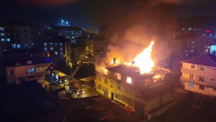 İstanbul’da bir binanın çatısında yangın