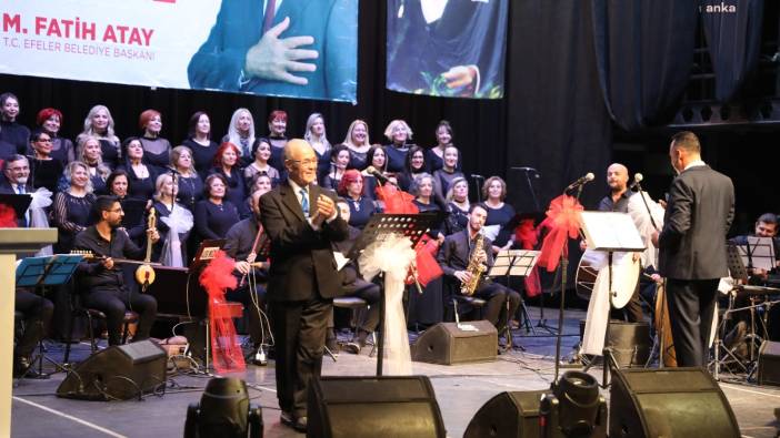 Aydınlı Efeler Türk Halk Müziği korosunda müzikseverlerle buluştu